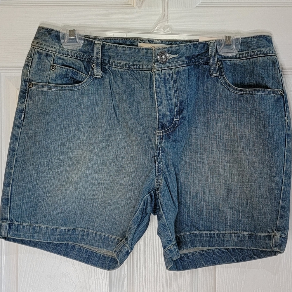 NWT Natural Reflections  shorts